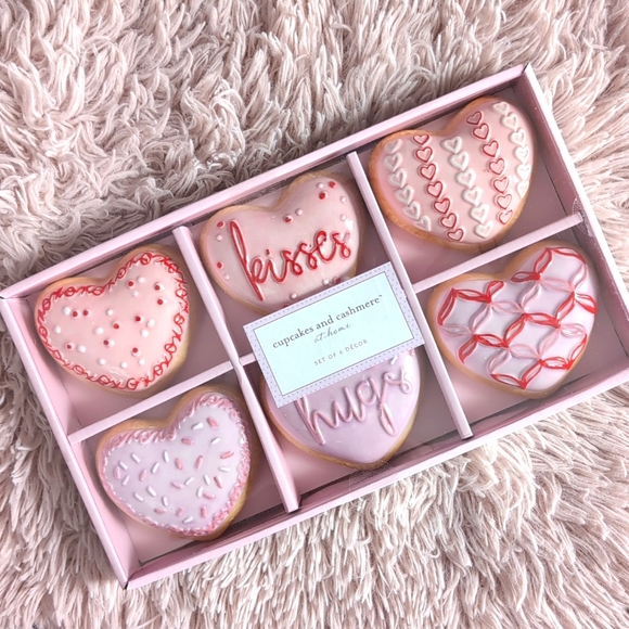 cupcakes & cashmere Other - ❌SOLD❌VHTF Cupcakes & Cashmere 🍩 6 Pack Heart Shaped Donut Decor